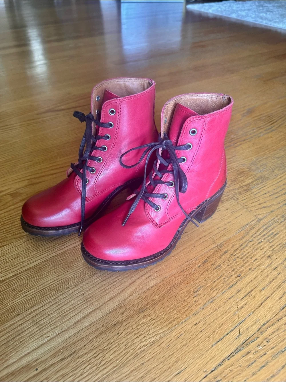 Frye Red Sabrina Leather Lace-Up Ankle Boots.. extremely rare!